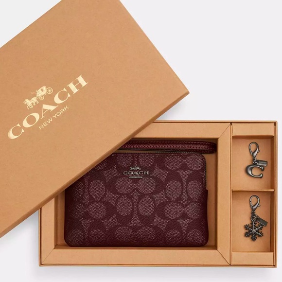 Coach BOXED CORNER ZIP WRISTLET IN SIGNATURE CANVAS WITH CHARMS - Picture 2 of 2